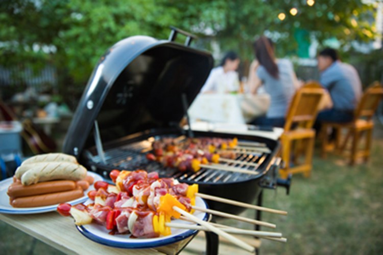 acceleration forpligtelse Dyrt Sådan undgår du ulykker, når du griller - Domea.dk