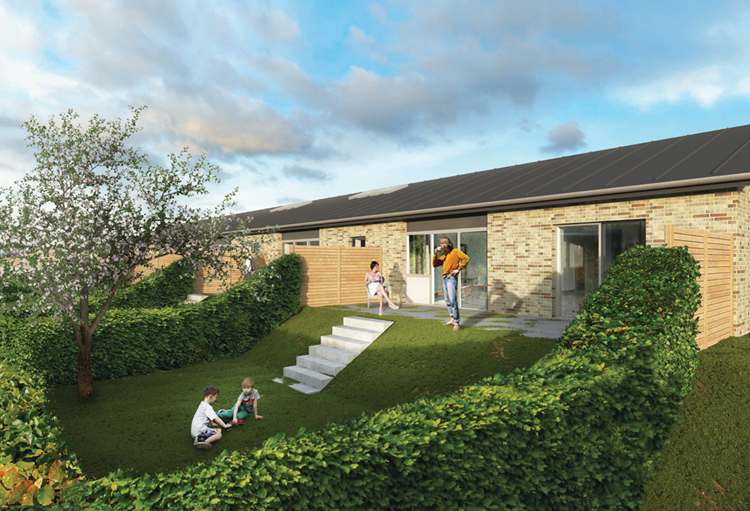 Illustration af et af de nye, gule rækkehuse, hvor familien, der bor i det, er i haven. || Skovbaerparken,-raekkehus.png